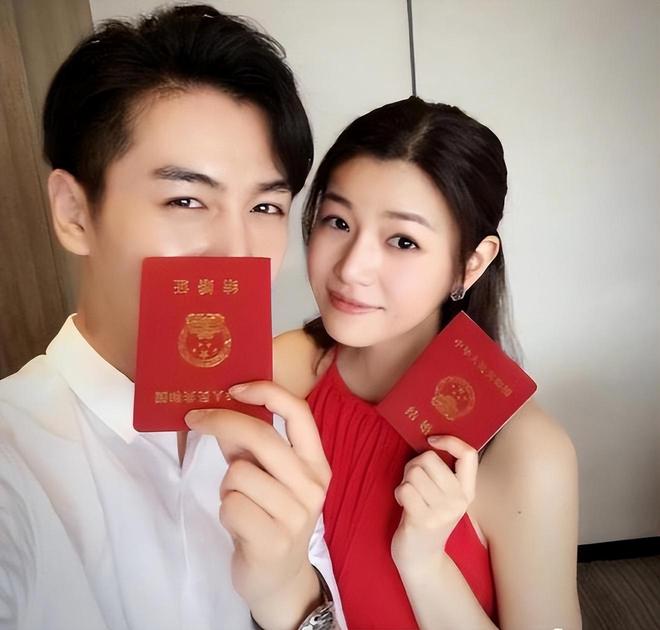 儿子合照母子久违同框好有爱小星星长高了pg电子模拟器试玩陈妍希42岁生日晒与(图4)